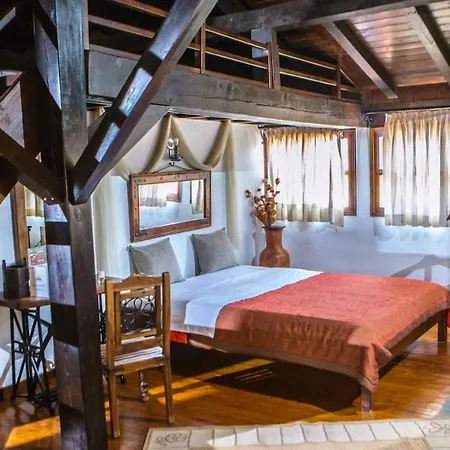Oikoperiigitis Hotel Kerkíni