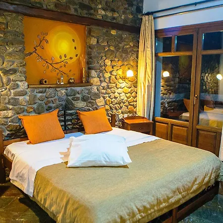 Oikoperiigitis Hotel Kerkíni