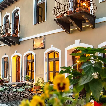 Oikoperiigitis Hotel